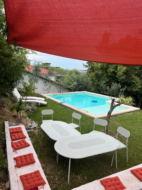 Huis in Vernaison, bij Lyon — zwembad met uitzicht